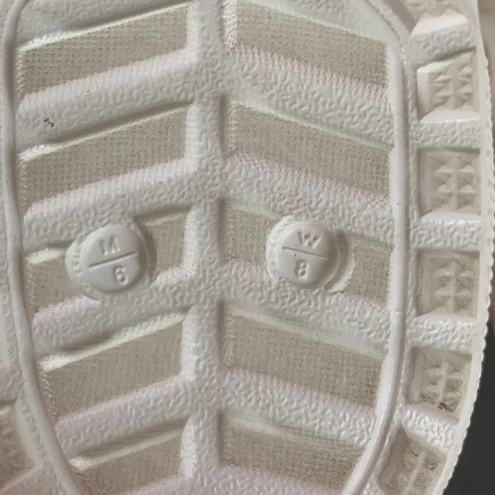 White crocs with gray fur inside Size M 6 W 8 - Picture 3 of 3